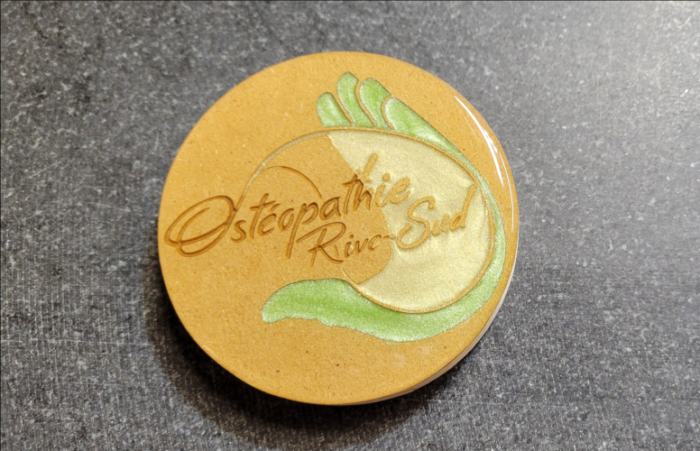 Fisrt test with epoxy and color for coasters on mdf