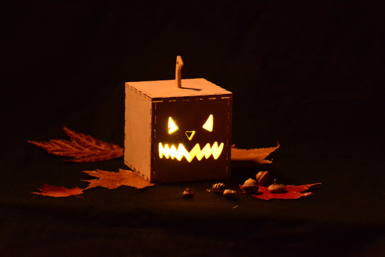 Pumpkin box with plywood for Halloween